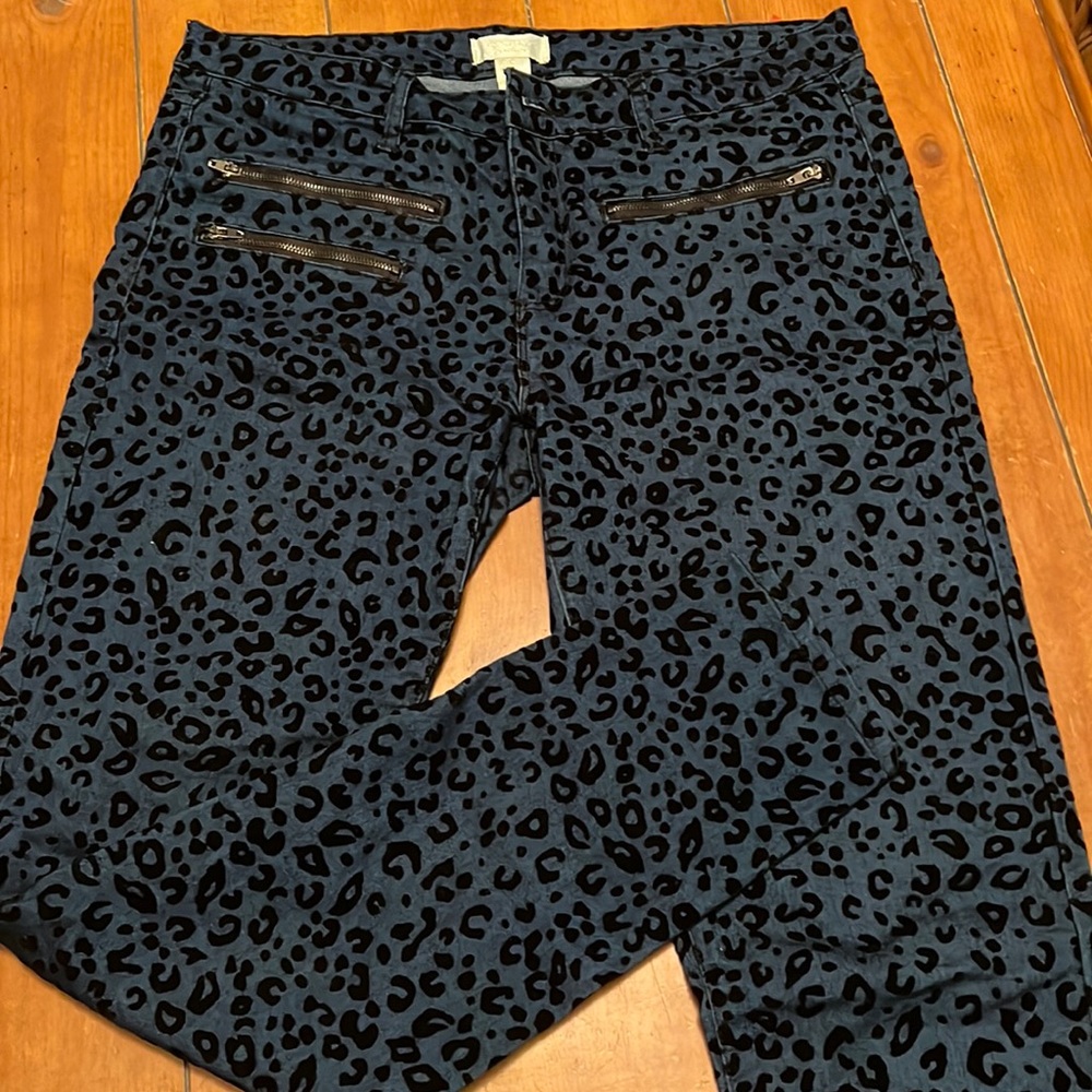 Leopard Print Night Glow